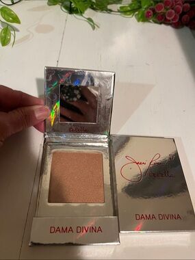 Dama Divina Jenni Rivera By Bee Bella Cosmetics Jenni Glow Highlighter